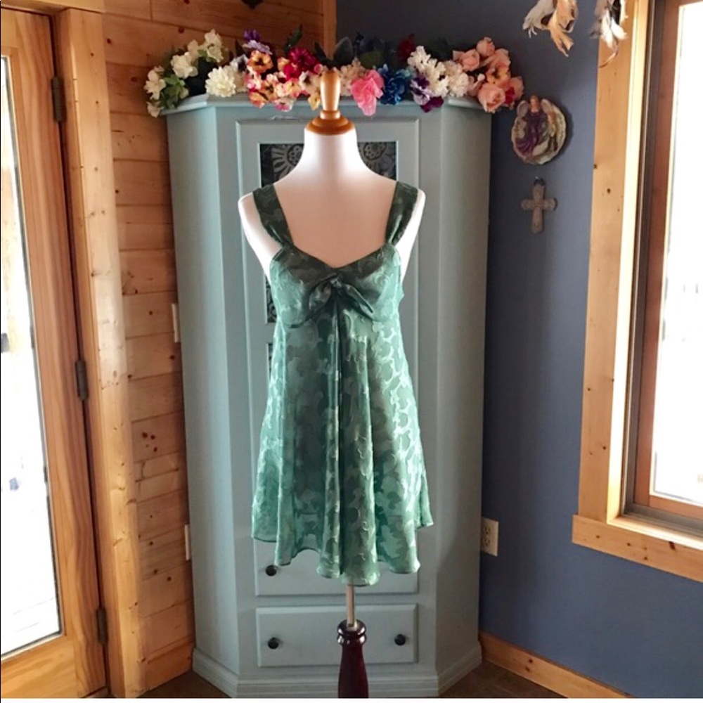 VICTORIA'S SECRET Stylish Nightie. NEW!